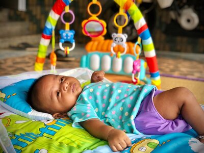 At 4-6 months your baby will begin to play: baby on activity mat