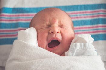 Signs your newborn baby is ready to sleep: newborn baby yawning